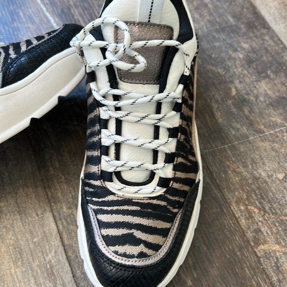 H&M Zebra Print Sneakers with White Accents - Picture 4 of 8